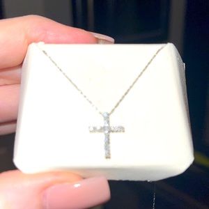 Diamond Cross 5” necklace. White gold.